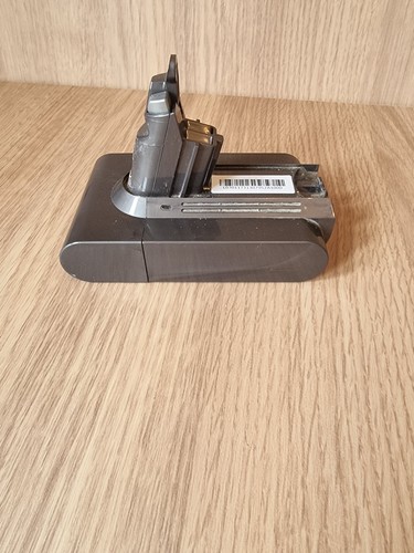 Faulty genuine dyson battery - faulty,